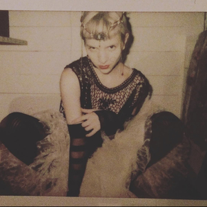 莫妮卡被黑人扒开双腿猛进
